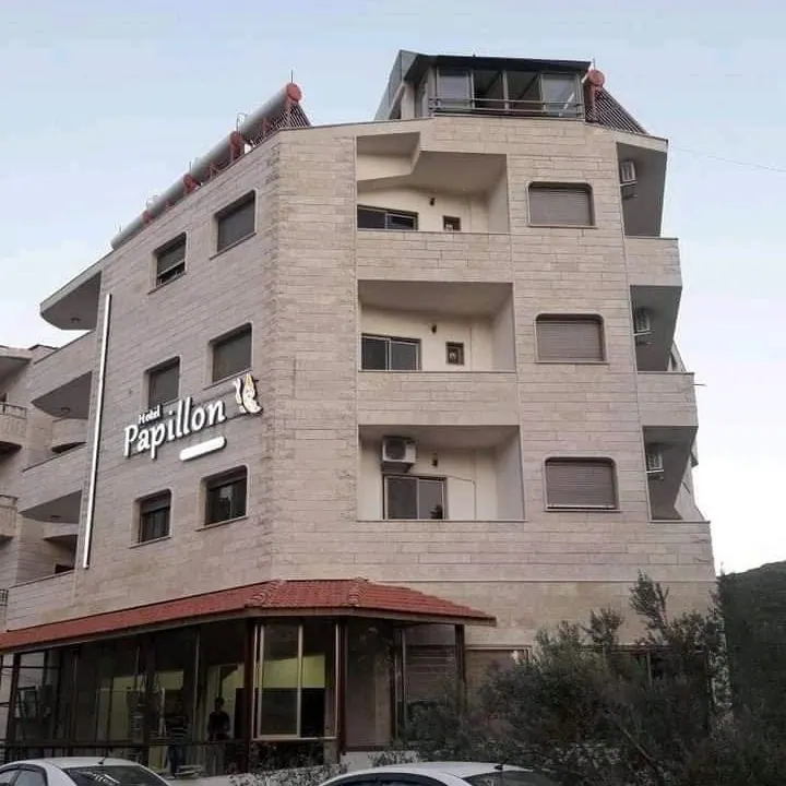 Papillon
فراشة المشتاية